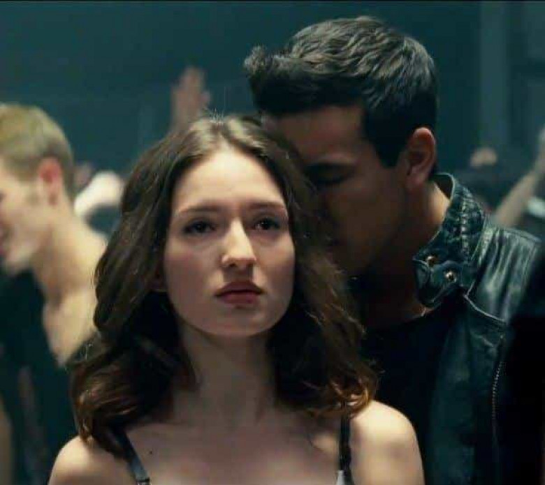 Включи 3 метра над уровень неба. Три метра над уровнем неба 2 джин. Ачи 3 метра над уровнем. Три метра над уровнем неба картинки. Включи 3 метра над уровень неба.